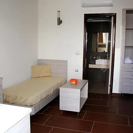 Karavos Aparthotel 2*