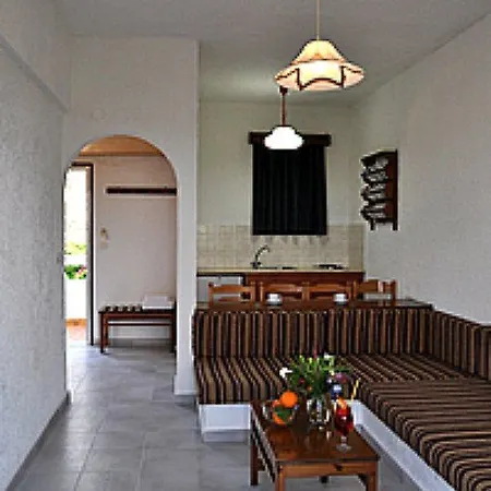 Aparthotel Karavos