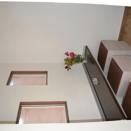 Karavos Aparthotel 2*