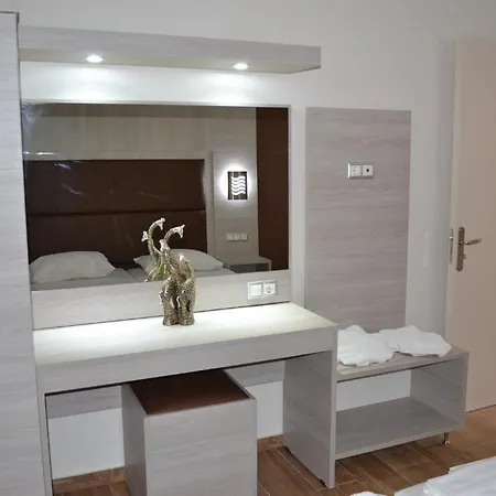 Aparthotel Karavos 2*