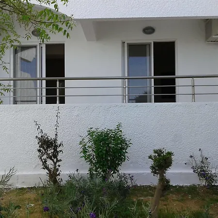 Karavos Aparthotel 2*